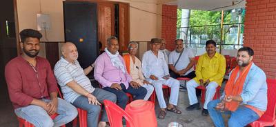 लखनऊ इंदिरा नगर ॐ शिवशक्ति पीठ शनिदेव मंदिर में विभिन्न समुदायों के वरिष्ठ नेताओ द्वारा आयोजित भंडारे में दिलीप श्रीवास्तव जी ने किया सहभाग