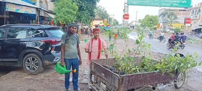 वृक्षारोपण अभियान के तहत जनपद वासियों से अपने घरों में एक पेड़ लगाने की करी अपील