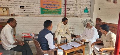सूर्यमुनि तिवारी- मध्य प्रदेश की सतना विधानसभा के अटल बिहारी वाजपेई मंडल में महिला मोर्चा की प्रमुख कार्यकर्ताओं के साथ की  बैठक