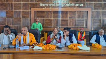 सूर्यमुनि तिवारी- जनपद चंदौली के धानापुर ब्लॉक सभागार में आयोजित लाभार्थी संपर्क अभियान में मुख्य अतिथि के रूप में हुए शामिल