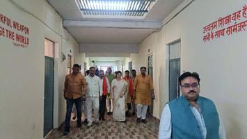 गोसाईंगंज के लाला महादेव प्रसाद वर्मा बालिका महा विद्यालय में “एक राष्ट्र एक चुनाव” को लेकर संगोष्टि का हुआ आयोजन