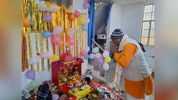 सूर्यमुनि तिवारी-  विकास नगर में राजकुमार पाण्डेय जी के यहां गृह प्रवेश कार्यक्रम में हुआ शामिल