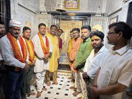 सकलडीहा विधानसभा के भिन्न-भिन्न गाँव में आयोजित भंडारे में सूर्यमुनि तिवारी जी हुए शामिल