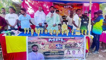 डॉ. संदीप सौरभ- मदारीपुर प्रीमियर लीग में शामिल हुए , खिलाड़ियों का बढ़ाया उत्साह