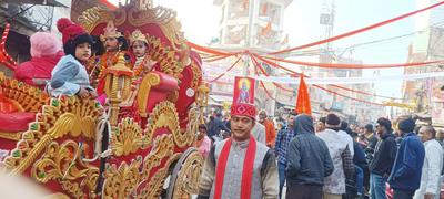 पलहरि गौशाला में सैकड़ो गौ माताओं और गोवंशों को खिलाया गुड़ चना, लिया गौ माता का आशीर्वाद