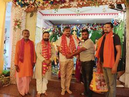 माता के पंडाल में सचिन राम जी उपस्थित होकर मां दुर्गा पूजा आयोजको को किया सम्मानित