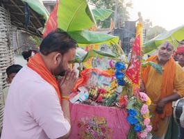 श्री नरेंद्र मोदी जी के प्रस्तावित रैली के लिए सकरा विधानसभा में प्रचार हेतु सचिन राम जी द्वारा किया गया रथ को तैयार