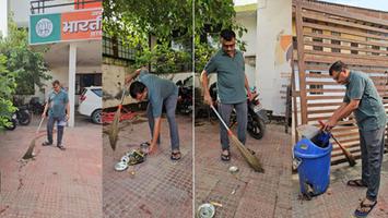 डी.पी भारती- नरेन्द्र मोदी जी के 75 वें जन्मदिवस पर कार्यालय में आयोजित "स्वच्छता अभियान" में की सहभागिता