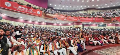 डॉ. राम मनोहर लोहिया विधि विश्वविद्यालय में आयोजित भाजपा प्रदेश अध्यक्ष एवं राष्ट्रीय परिषद सदस्य निर्वाचन समारोह में शामिल हुए प्रदेश मंत्री डी.पी. भारती