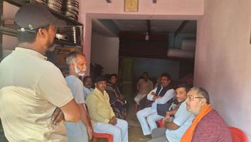 सूर्यमुनि तिवारी- अटल बिहारी वाजपेई मंडल में वार्ड नंबर 05 स्वामी पूर्णानंद वार्ड के स्थानीय लोगों से की मुलाकात