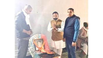 सचिन राम- सकरा विधानसभा के सुस्ता गाँव में शोक सभा में की सहभागिता, आदर्श ठाकुर जी की माताजी को दी  श्रद्धांजलि