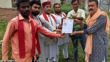 गुलाबचंद्र कुशवाहा-  वृक्षारोपण और जनजागरूकता अभियान के लिए मिला उत्कृष्ट सेवा सम्मान