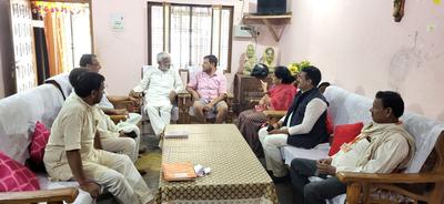 सूर्यमुनि तिवारी- मध्य प्रदेश की सतना विधानसभा के अटल बिहारी वाजपेई मंडल में महिला मोर्चा की प्रमुख कार्यकर्ताओं के साथ की  बैठक