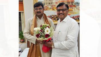 डी.पी.भारती -  लखनऊ में धर्मपाल सिंह से की शिष्टाचार भेंट, दी होली की शुभकामनाएं