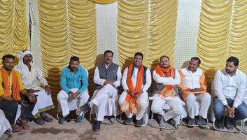 सूर्यमुनि तिवारी- जनपद चंदौली के विभिन्न मांगलिक कार्यक्रमों में शामिल हुआ.