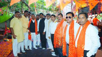 द्वितीय बड़े मंगल पर एडवोकेट वेलफेयर एसोसिएशन द्वारा आयोजित भंडारे में दिलीप श्रीवास्तव जी ने वितरित किया प्रसाद