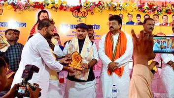 सचिन राम -  बिहार सरकार के पूर्व मंत्री श्री जनक चामर जी को प्रेषित की जन्मदिन की बधाई