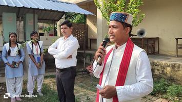 स्व. बृजलाल कुशवाहा जी की  याद में विद्यालय परिसर कुलकुम्हारी  बांदा में लगाए गए कदम और अशोक के पांच पौधे