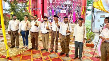 सचिन राम- विजयादशमी उत्सव पर मढ़ौल कफ़ेन में राष्ट्रीय स्वयंसेवक संघ के पद संचलन में हुआ शामिल