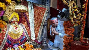 सूर्यमुनि तिवारी- चैत्र नवरात्रि के शुभ अवसर पर दुर्गाकुंड,वाराणसी में स्थित जगत जननी मां दुर्गा जी के हुए दिव्य दर्शन