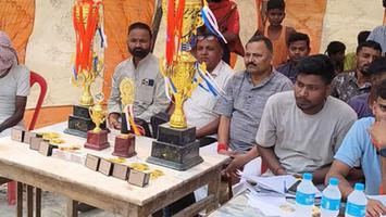 सचिन राम - छाजन खरियार टूर्नामेंट के फाइनल में  खिलाड़ियों का बढ़ाया उत्साह