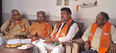 सूर्यमुनि तिवारी- मध्य प्रदेश सतना विधानसभा के मण्डल अटल बिहारी वाजपेई के भिन्न-भिन्न वार्डो में जाकर भाजपा सरकार बनाने का किया आग्रह