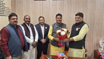 सूर्यमुनि तिवारी- सकलडीहा के विकास खण्ड चहनिया परिसर में हमारा संकल्प विकसित भारत कार्यक्रम का आयोजन