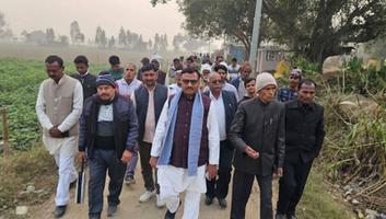 डी.पी. भारती - रोहन में भाजपा नेता एवं शक्ति केंद्र संयोजक अवनीश सिंह से की आत्मीय भेंट