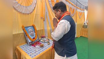 सूर्यमुनि तिवारी- खुरुहुजा में श्री रामनिवास तिवारी जी के यहां तेरहवीं संस्कार कार्यक्रम में हुए शामिल