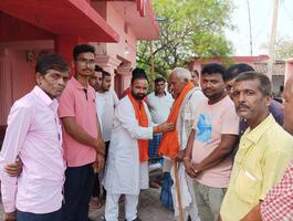 श्री नरेंद्र मोदी जी के प्रस्तावित रैली के लिए सकरा विधानसभा में प्रचार हेतु सचिन राम जी द्वारा किया गया रथ को तैयार