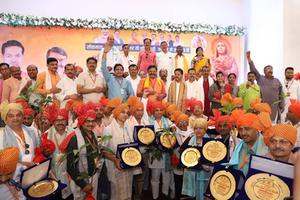 बदायूं दि पर्ल लॉन में आयोजित "श्री श्रवण कुमार सम्मान समारोह" में प्रदेश मंत्री डी.पी भारती जी हुए शामिल