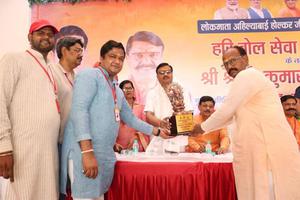 बदायूं दि पर्ल लॉन में आयोजित "श्री श्रवण कुमार सम्मान समारोह" में प्रदेश मंत्री डी.पी भारती जी हुए शामिल