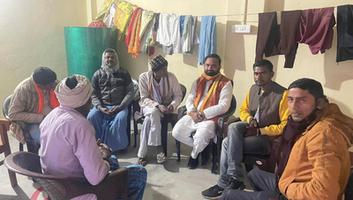 सचिन राम-  अक्षत वितरण के दौरान राम मन्दिर पंचायत के संयोजक से हुई मुलाकात