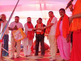 माता के पंडाल में सचिन राम जी उपस्थित होकर मां दुर्गा पूजा आयोजको को किया सम्मानित