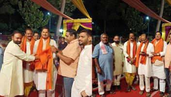सचिन राम- पटना स्थित गर्दनीबाग में डॉ. राजेश वर्मा जी के आवास पर आयोजित अष्टजाम पूजा में हुए शामिल