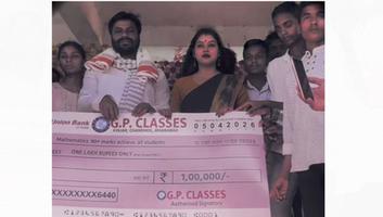 संदीप सौरभ- पालीगंज के चंढोस खेल मैदान में मैट्रिक परीक्षा में सफल विद्यार्थियों का  किया सम्मान