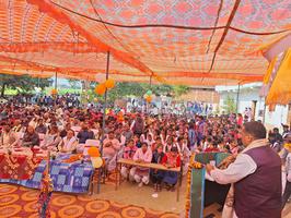 सराय पकवान में डा. बी. आर. अंबेडकर शिक्षण संस्थान एवं चैलेंजर पब्लिक स्कूल के वार्षिकोत्सव में बतौर मुख्य अतिथि के रूप में हुए शामिल