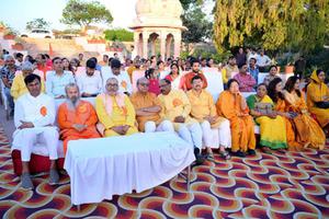 सूर्य नारायण जी की प्रथम किरण को हजारों लोगों द्वारा कुड़िया घाट पर मां गोमती में अर्घ्य देकर हिन्दू नववर्ष का किया स्वागत
