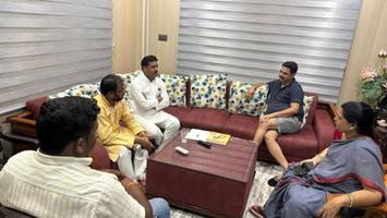 सूर्यमुनी तिवारी- भाजपा के पूर्व मण्डल अध्यक्ष  राघवेंद्र प्रताप सिंह जी से भेंटकर जाना स्वास्थ्य