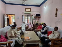 सूर्यमुनि तिवारी- मध्य प्रदेश की सतना विधानसभा के अटल बिहारी वाजपेई मंडल में महिला मोर्चा की प्रमुख कार्यकर्ताओं के साथ की  बैठक