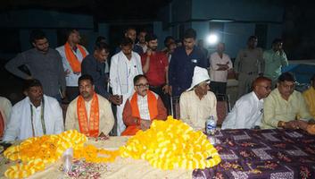 सूर्यमुनि तिवारी- भाजपा प्रत्याशी डॉ महेंद्र नाथ पाण्डेय जी के साथ एक बार फिर मोदी सरकार बनाने की लोगों से की अपील