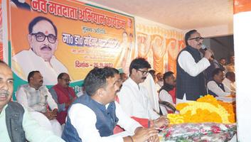 सूर्यमुनि तिवारी- डॉ महेंद्रनाथ पाण्डेय जी के साथ वोटर चेतना महाअभियान में शामिल होकर नव मतदाताओं का किया उत्साहवर्धन