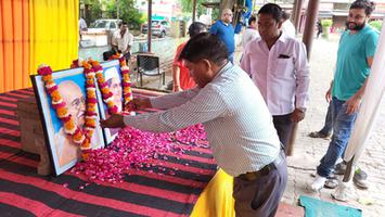 दिलीप श्रीवास्तव- श्री बालाजी शक्तिपीठ भूतनाथ इंदिरा नगर में राष्ट्रपिता महात्मा गांधी एवं लाल बहादुर शास्त्री जी को किया नमन