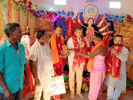 माता के पंडाल में सचिन राम जी उपस्थित होकर मां दुर्गा पूजा आयोजको को किया सम्मानित
