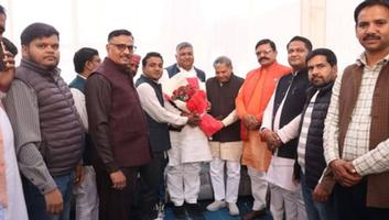 डी.पी भारती- पूनम लाँन बदायूँ में आयोजित विवाह समारोह में शामिल होकर दिए आशीर्वाद