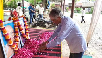 दिलीप श्रीवास्तव- श्री बालाजी शक्तिपीठ भूतनाथ इंदिरा नगर में राष्ट्रपिता महात्मा गांधी एवं लाल बहादुर शास्त्री जी को किया नमन