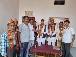 सूर्यमुनि तिवारी- मध्य प्रदेश सतना विधानसभा के मण्डल अटल बिहारी वाजपेई के भिन्न-भिन्न वार्डो में जाकर भाजपा सरकार बनाने का किया आग्रह