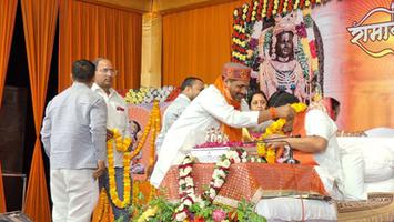सूर्यमुनि तिवारी- चंदौली शुभम वाटिका में रामायणम् परिवार द्वारा श्रीराम कथा का हुआ आयोजन