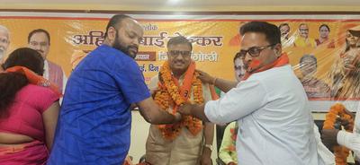 रानी अहिल्याबाई होल्कर जी के त्रिशताब्दी स्मृति अभियान को लेकर पीलीभीत कार्यालय में हुई बैठक