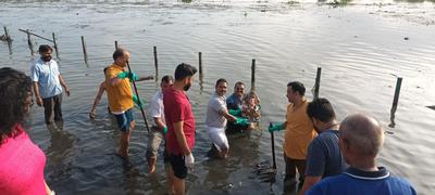 एडवोकेट अनुराग पाण्डेय- विश्व नदी दिवस के अवसर पर समाज के प्रबुद्ध जनों को गंगा जी का चित्र एवं अंग वस्त्र देकर किया गया सम्मानित